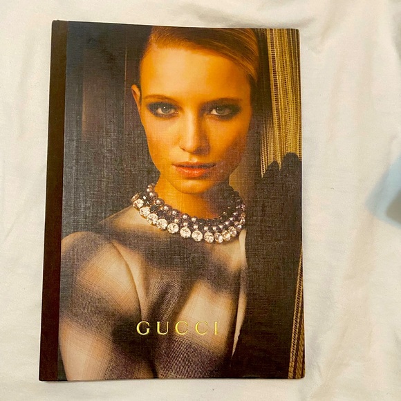 Gucci coffee table book - Picture 1 of 3